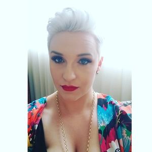 Meet your Posher, Holly